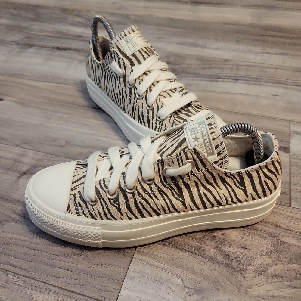 Converse Chuck Taylor All Star Lift Low Zebra Print Platform Shoes Sneakers WM 8